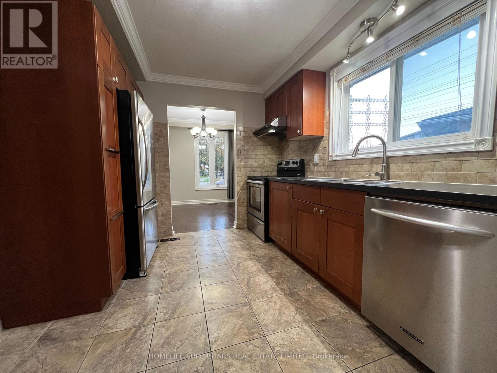 ( Upper ) - 131 Alicewood Court, Toronto, Ontario  M9V 3Y1 - Photo 10 - W12842308