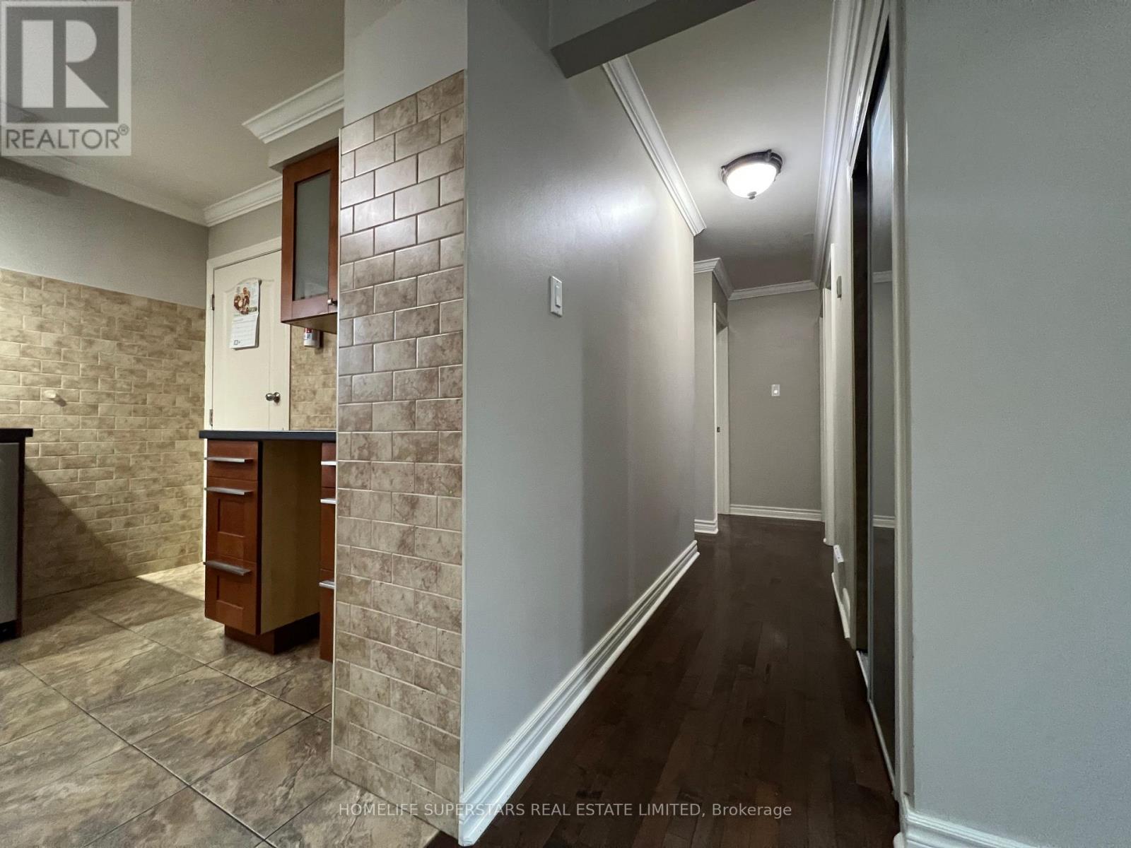 ( Upper ) - 131 Alicewood Court, Toronto, Ontario  M9V 3Y1 - Photo 11 - W12842308