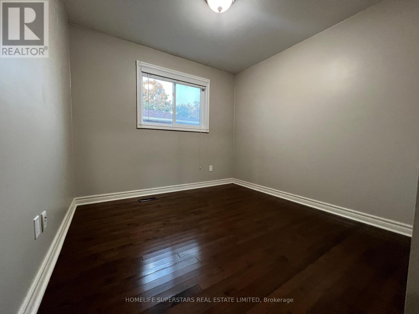 ( Upper ) - 131 Alicewood Court, Toronto, Ontario  M9V 3Y1 - Photo 12 - W12842308