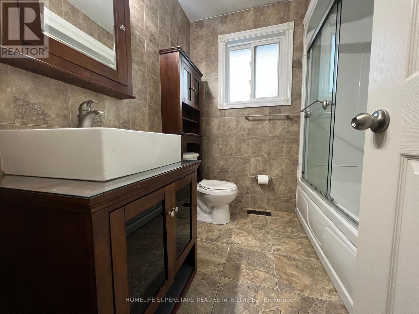 ( Upper ) - 131 Alicewood Court, Toronto, Ontario  M9V 3Y1 - Photo 19 - W12842308