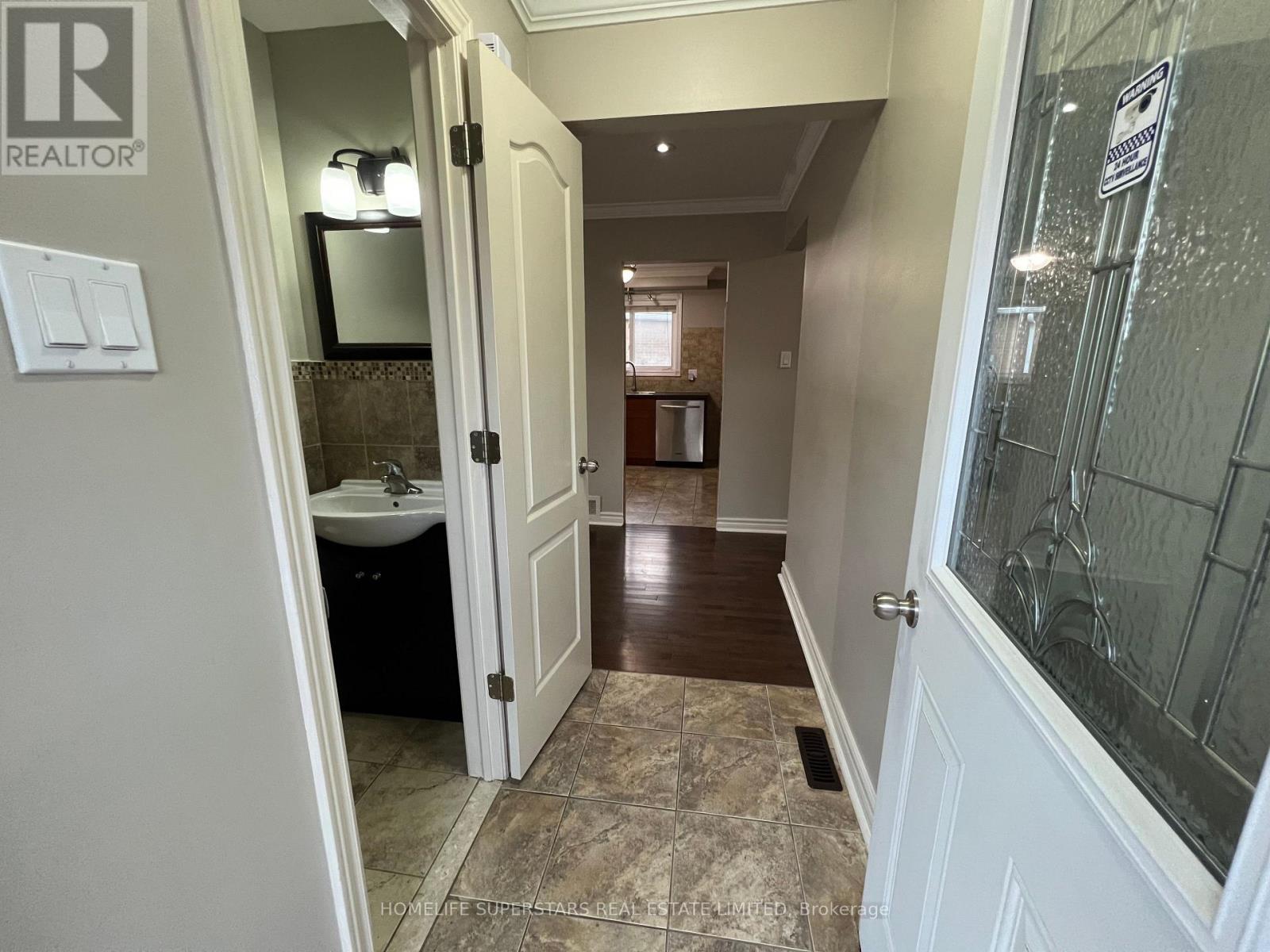 ( Upper ) - 131 Alicewood Court, Toronto, Ontario  M9V 3Y1 - Photo 2 - W12842308