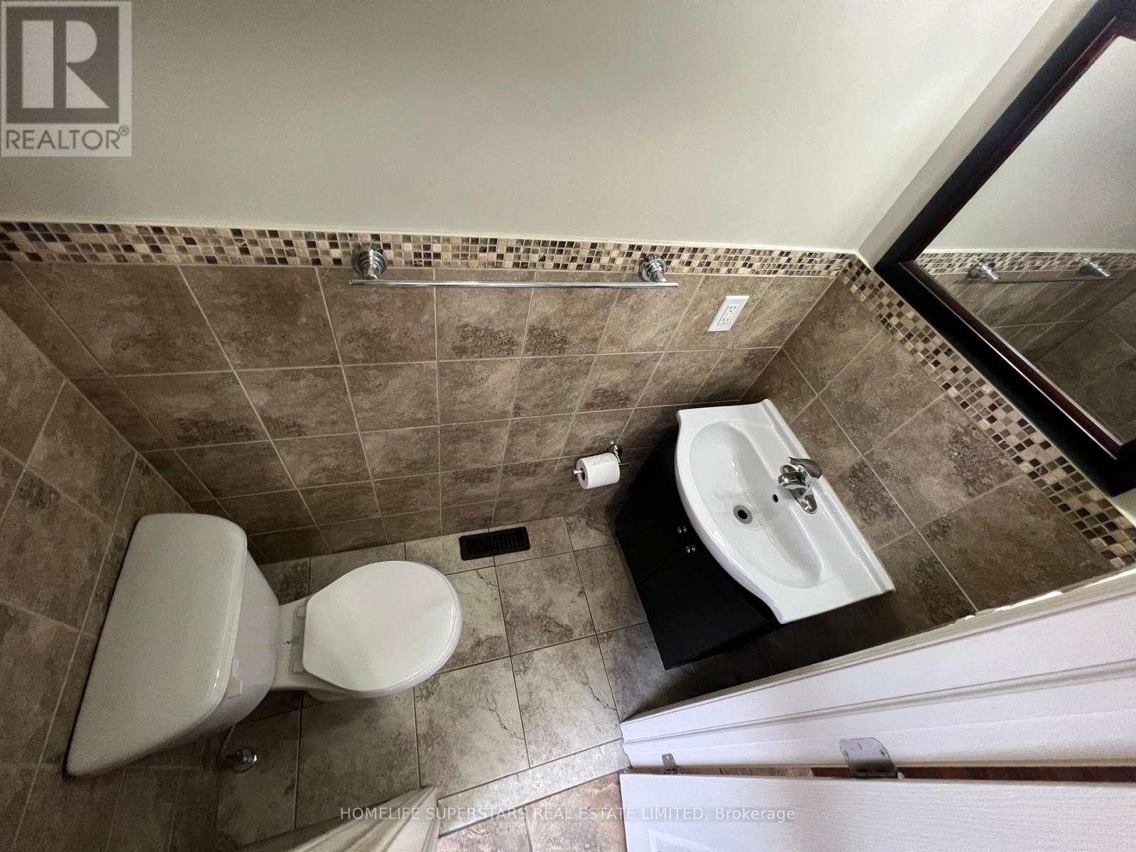 ( Upper ) - 131 Alicewood Court, Toronto, Ontario  M9V 3Y1 - Photo 3 - W12842308