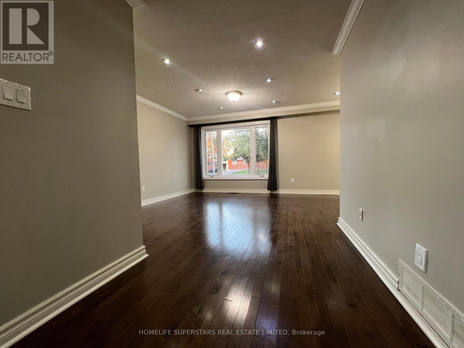 ( Upper ) - 131 Alicewood Court, Toronto, Ontario  M9V 3Y1 - Photo 4 - W12842308