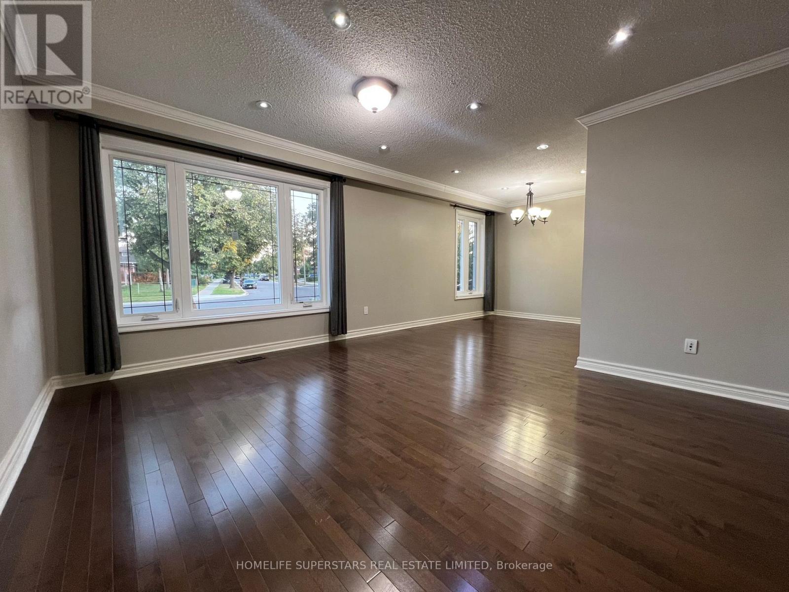 ( Upper ) - 131 Alicewood Court, Toronto, Ontario  M9V 3Y1 - Photo 5 - W12842308