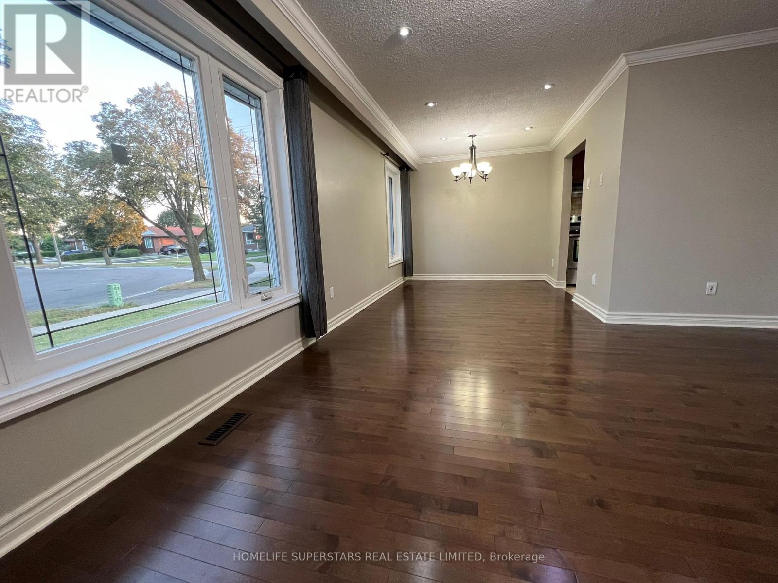 ( Upper ) - 131 Alicewood Court, Toronto, Ontario  M9V 3Y1 - Photo 6 - W12842308