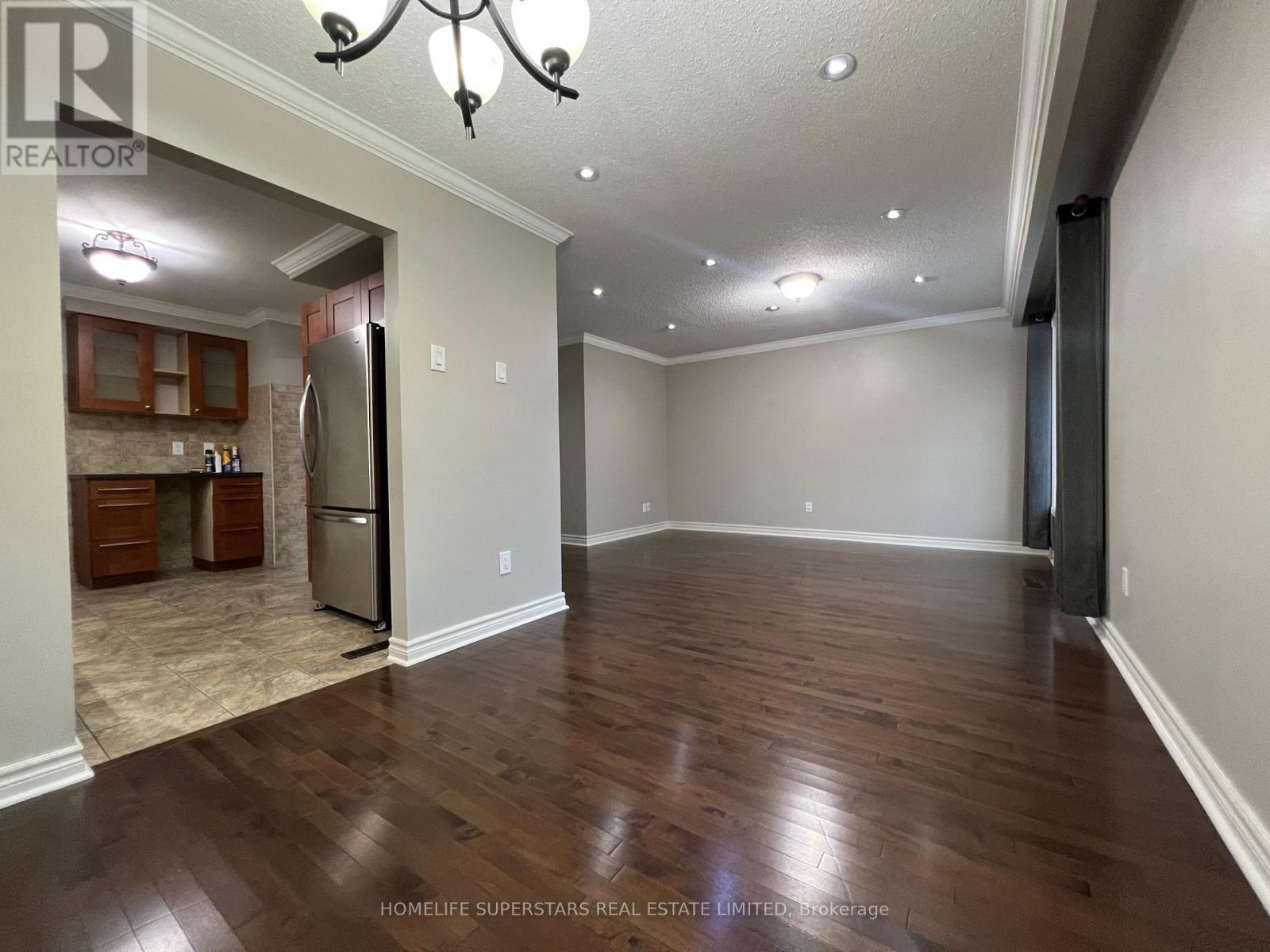 ( Upper ) - 131 Alicewood Court, Toronto, Ontario  M9V 3Y1 - Photo 7 - W12842308