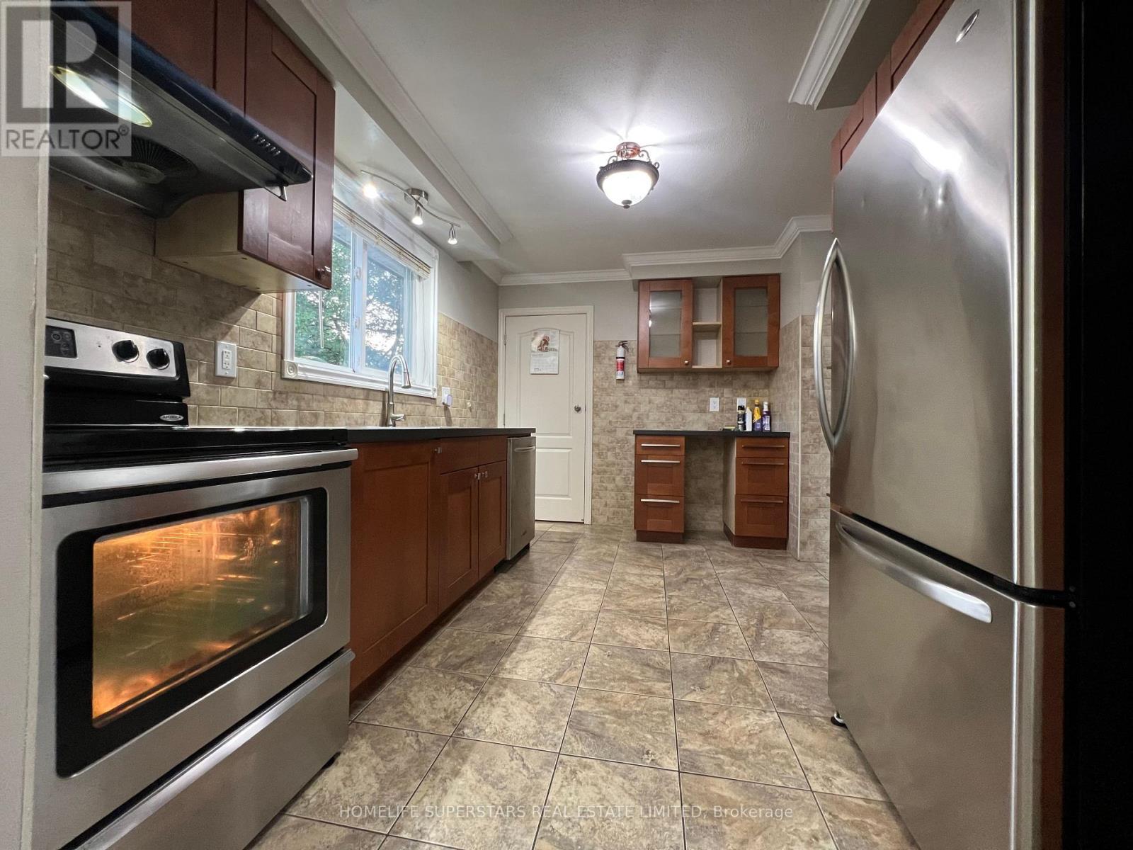 ( Upper ) - 131 Alicewood Court, Toronto, Ontario  M9V 3Y1 - Photo 8 - W12842308