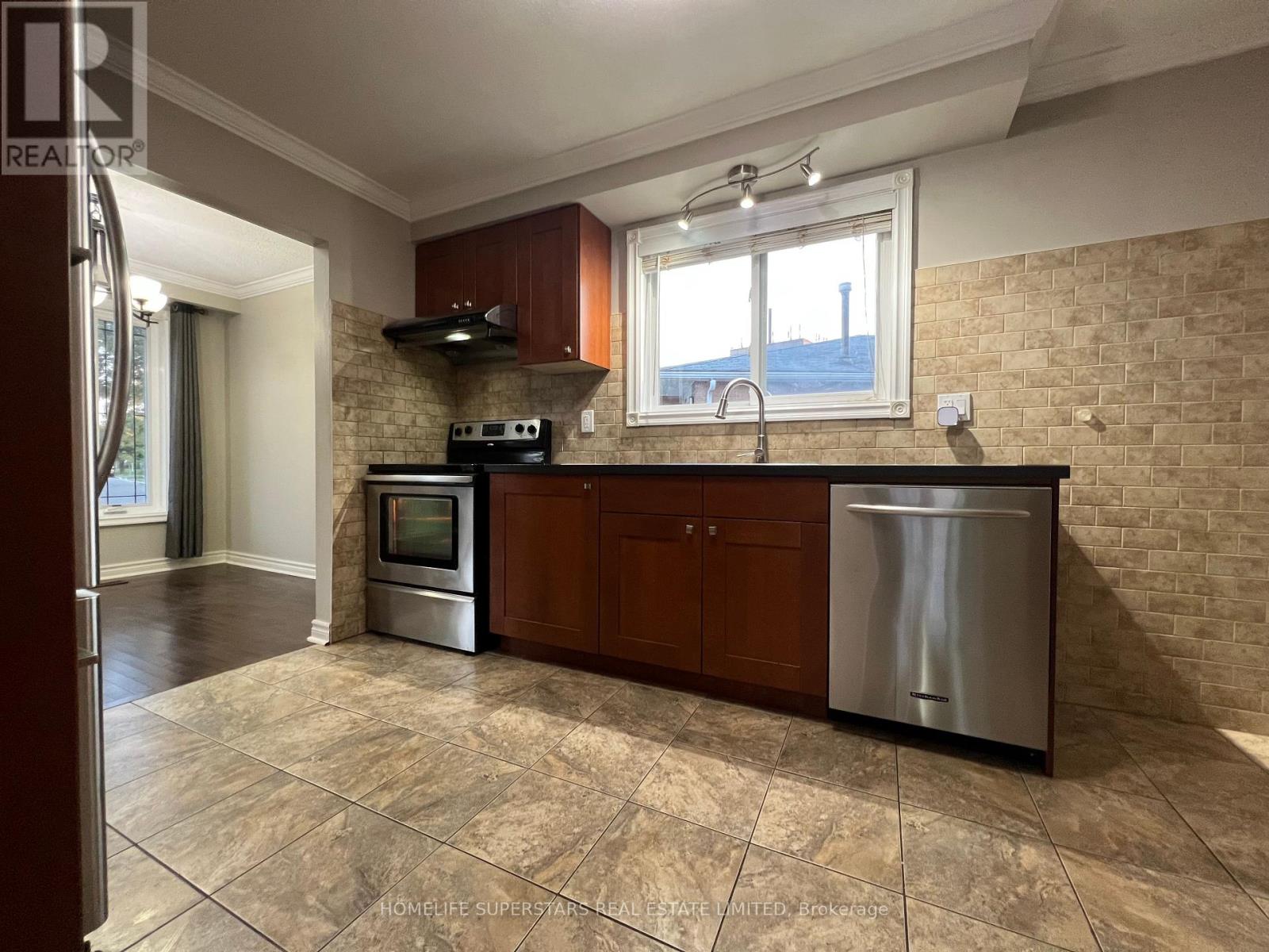 ( Upper ) - 131 Alicewood Court, Toronto, Ontario  M9V 3Y1 - Photo 9 - W12842308