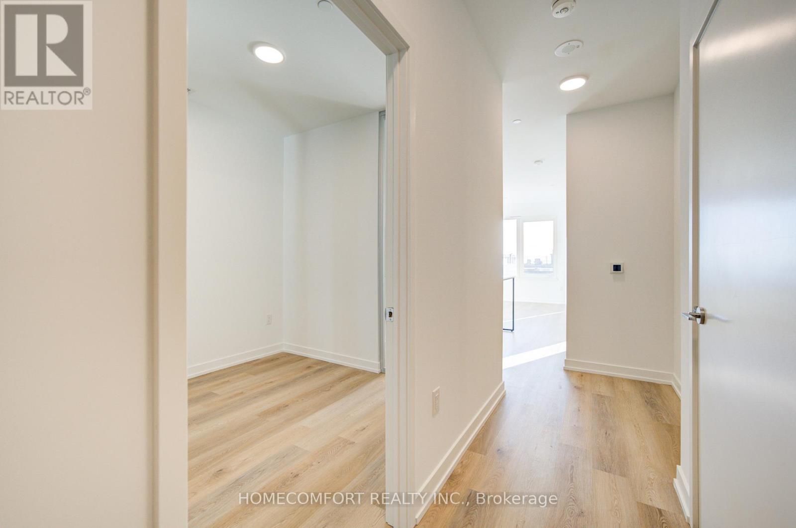 3807 - 395 Square One Drive, Mississauga, Ontario  L5B 0P6 - Photo 13 - W12842320