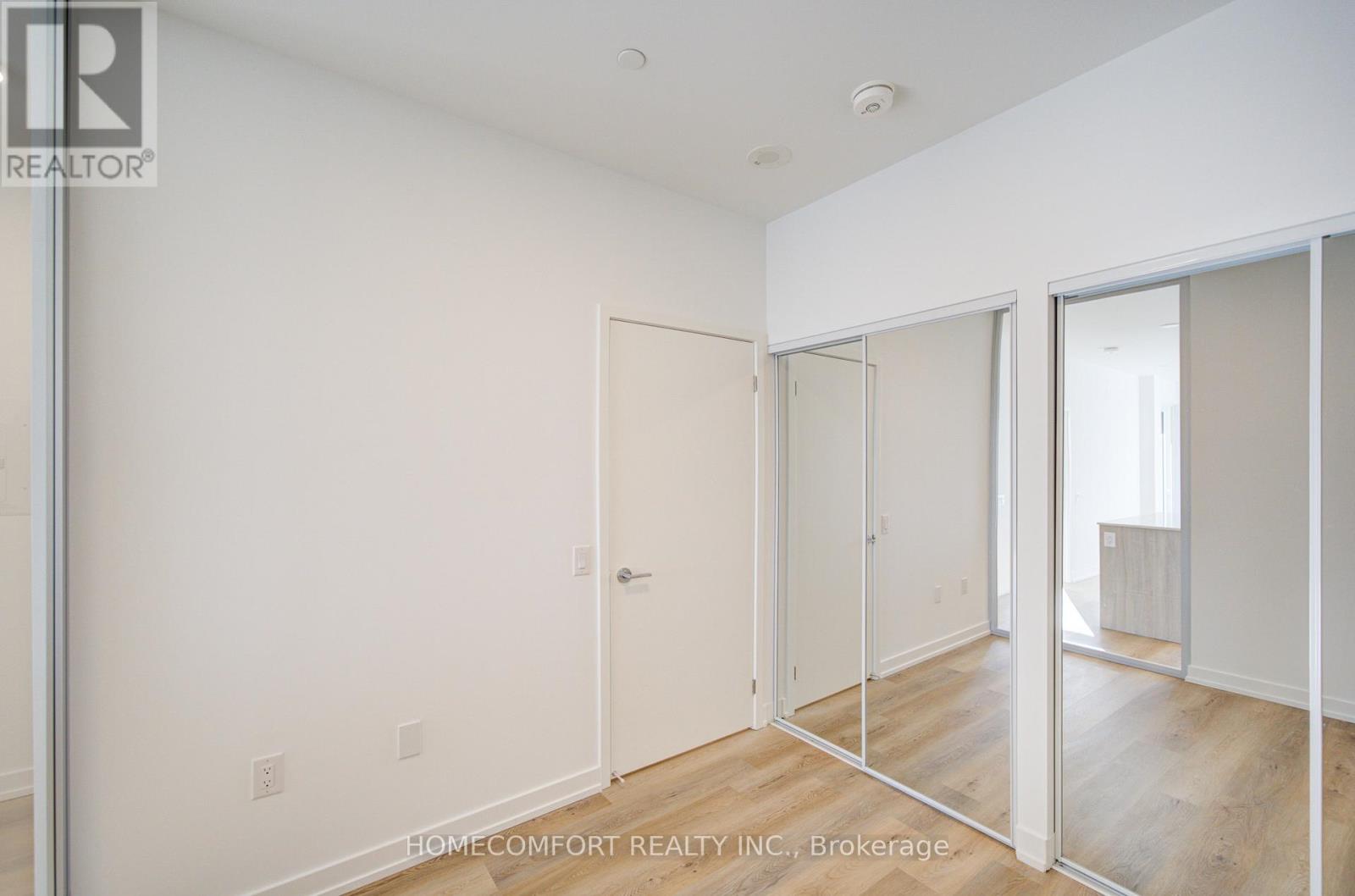 3807 - 395 Square One Drive, Mississauga, Ontario  L5B 0P6 - Photo 17 - W12842320