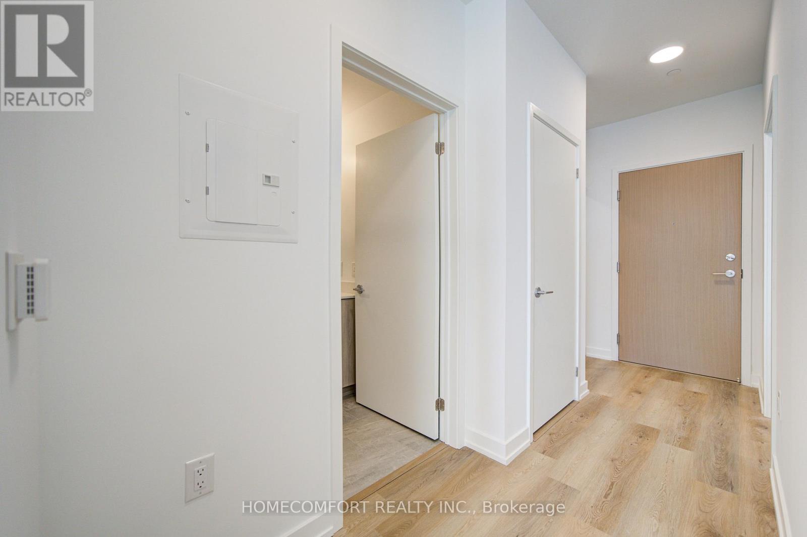 3807 - 395 Square One Drive, Mississauga, Ontario  L5B 0P6 - Photo 20 - W12842320