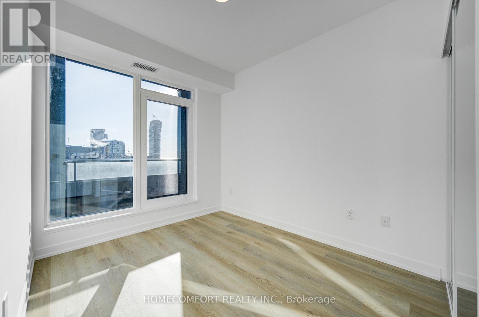 3807 - 395 Square One Drive, Mississauga, Ontario  L5B 0P6 - Photo 31 - W12842320