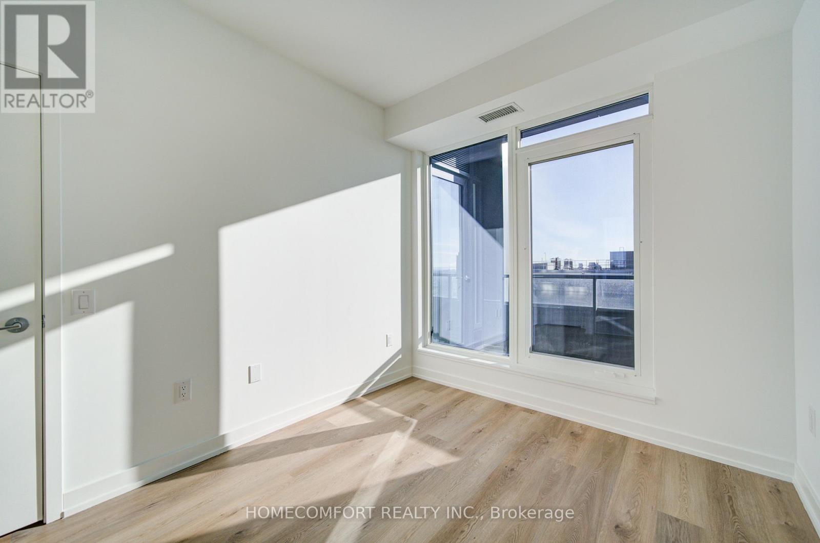 3807 - 395 Square One Drive, Mississauga, Ontario  L5B 0P6 - Photo 34 - W12842320