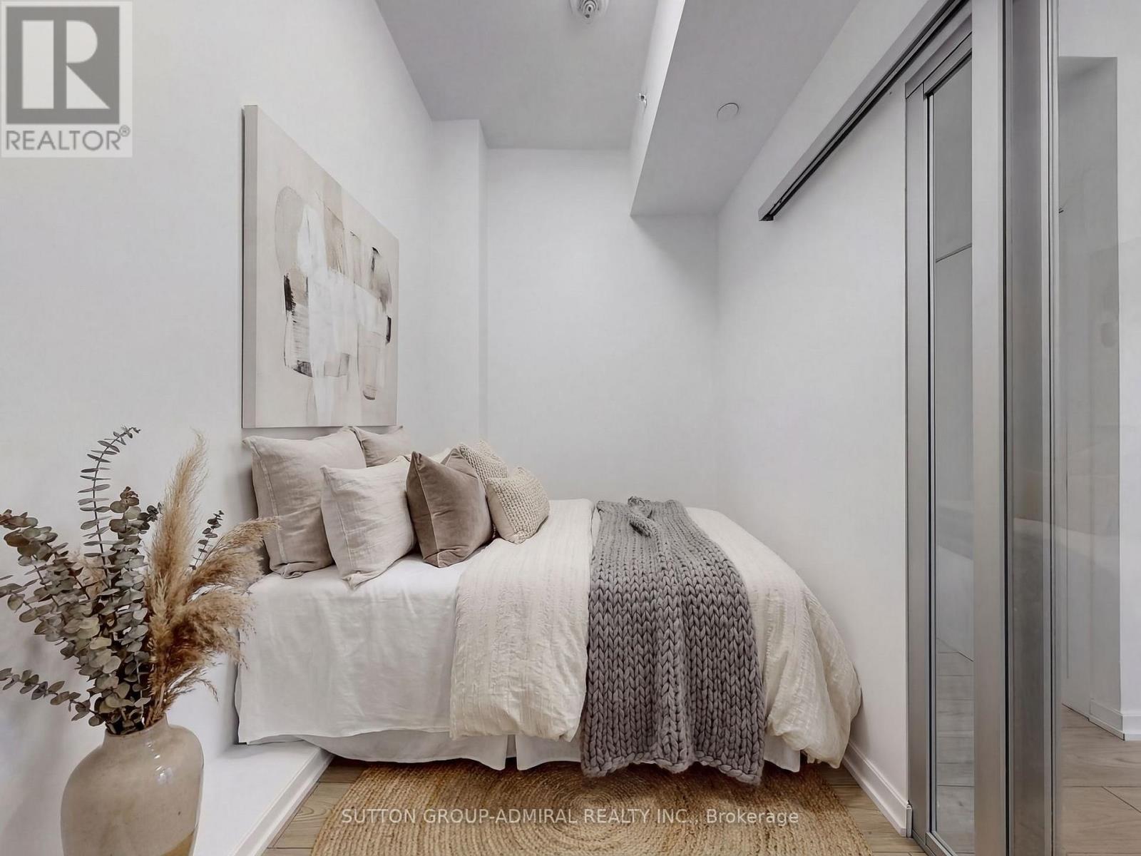 410 - 1285 Dupont Street, Toronto, Ontario  M6H 0E3 - Photo 3 - W12842324