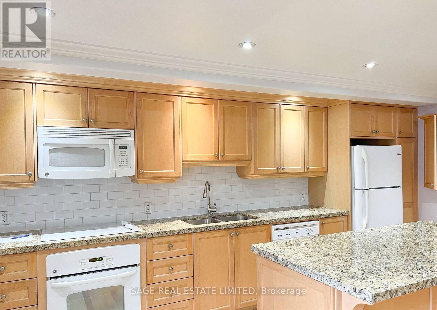 UNIT B - 50 JANE STREET, Toronto, Ontario