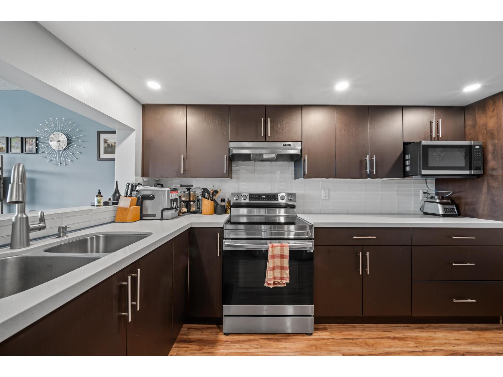 806 14881 103a Avenue, Surrey, British Columbia  V3R 0M5 - Photo 8 - R3095882