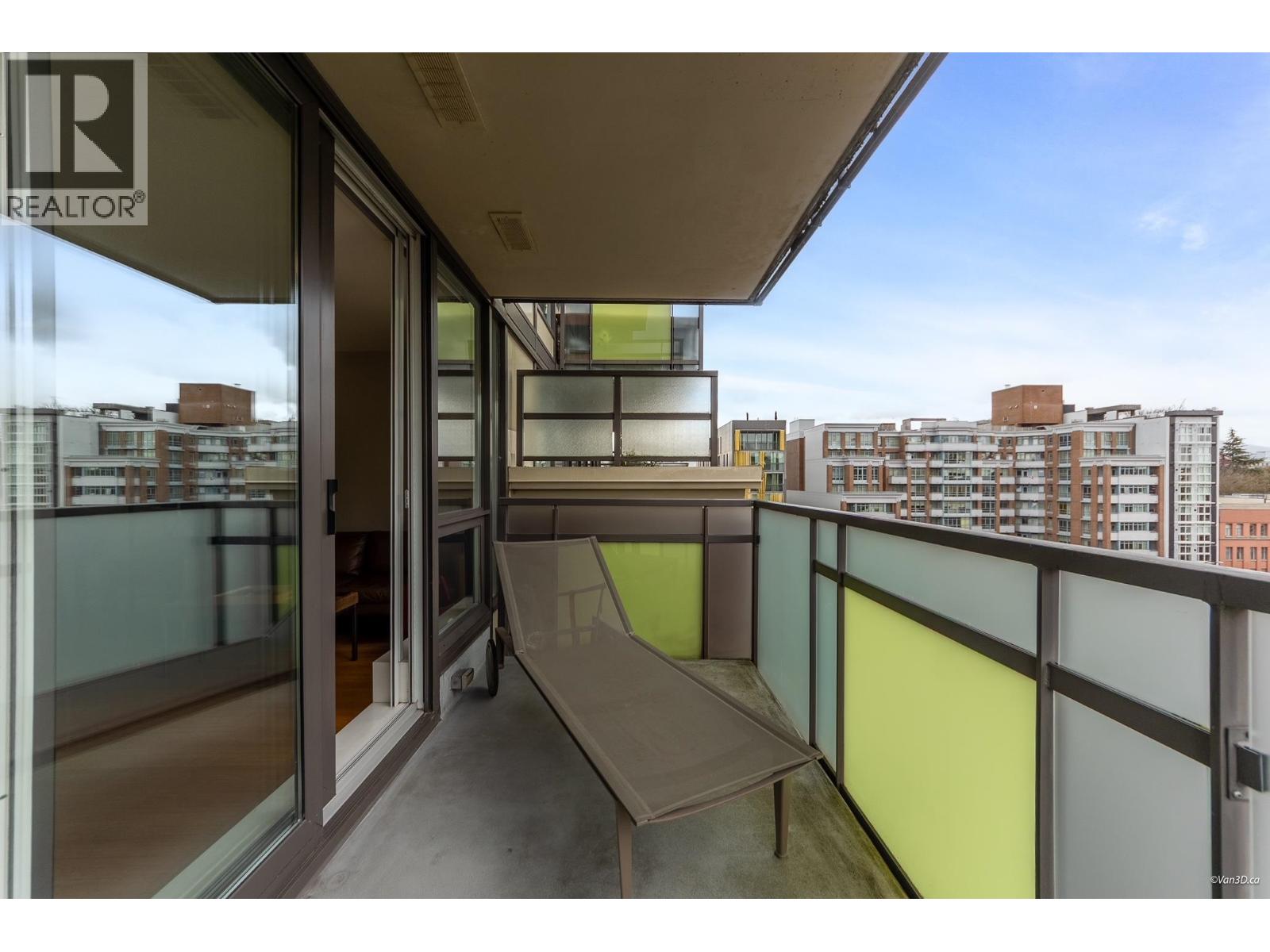 806 718 Main Street, Vancouver, British Columbia V6A 0B1 - Photo 2 - R3095814