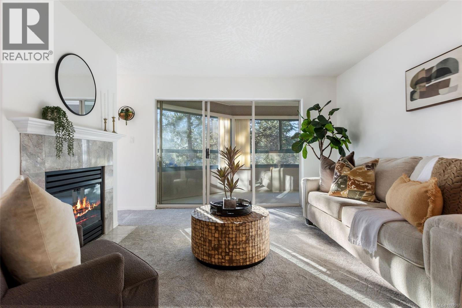 305 1100 Union Rd, Saanich, British Columbia  V8P 2J3 - Photo 3 - 1027517