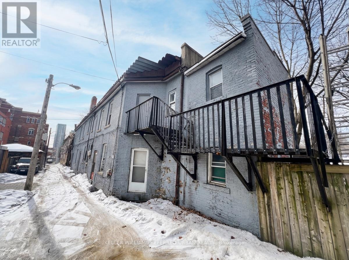 15 Gore Vale Avenue, Toronto, Ontario  M6J 2R5 - Photo 5 - C12842354