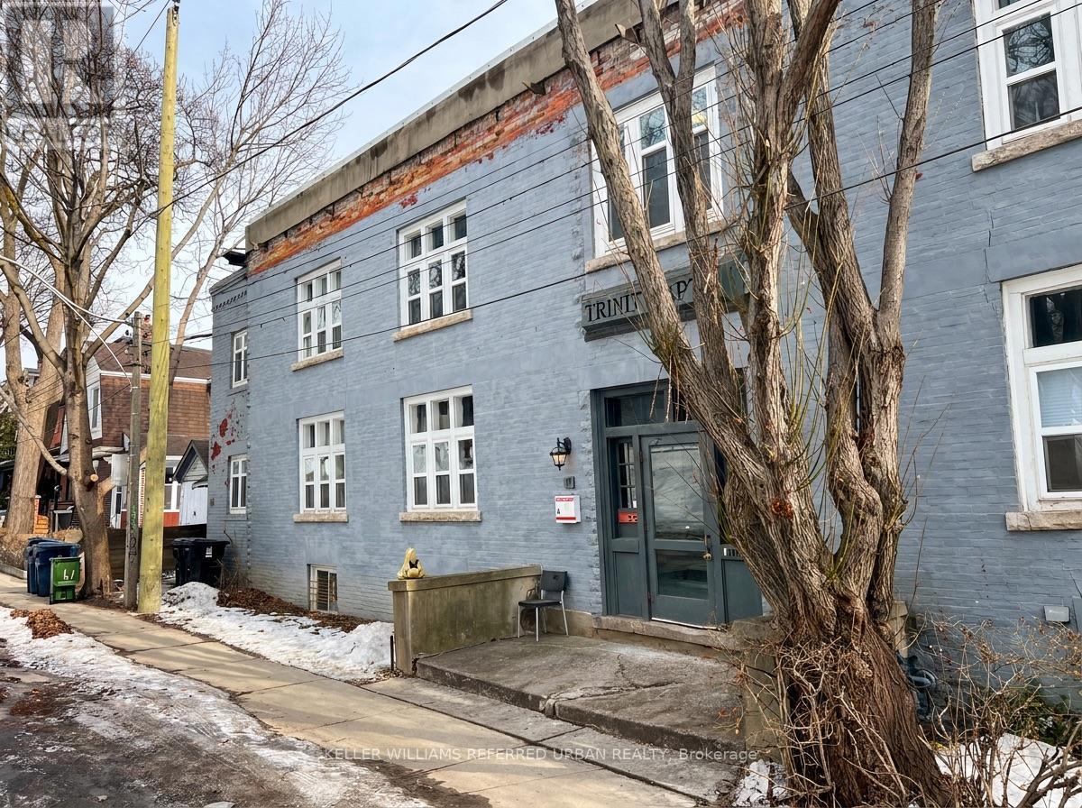 15 Gore Vale Avenue, Toronto, Ontario  M6J 2R5 - Photo 3 - C12842356