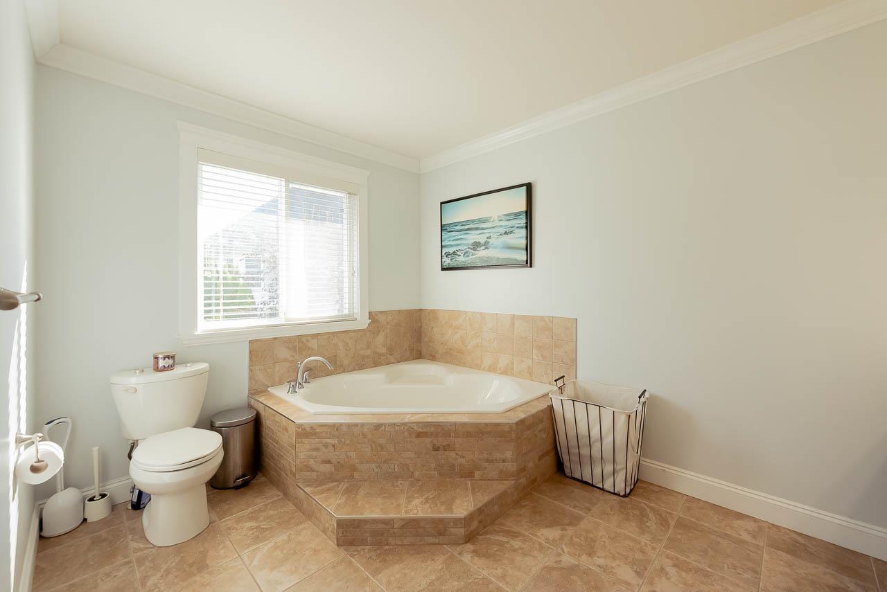 7260 196 Street, Langley, British Columbia  V2Y 3C3 - Photo 13 - R3091439