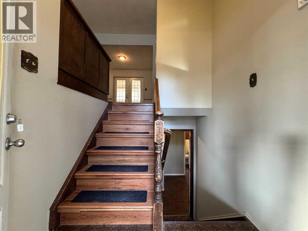 1251 St Catherine Road N, Lethbridge, Alberta  T1H 4E9 - Photo 3 - A2289681