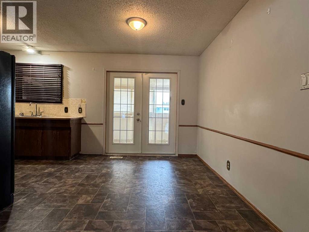 1251 St Catherine Road N, Lethbridge, Alberta  T1H 4E9 - Photo 7 - A2289681