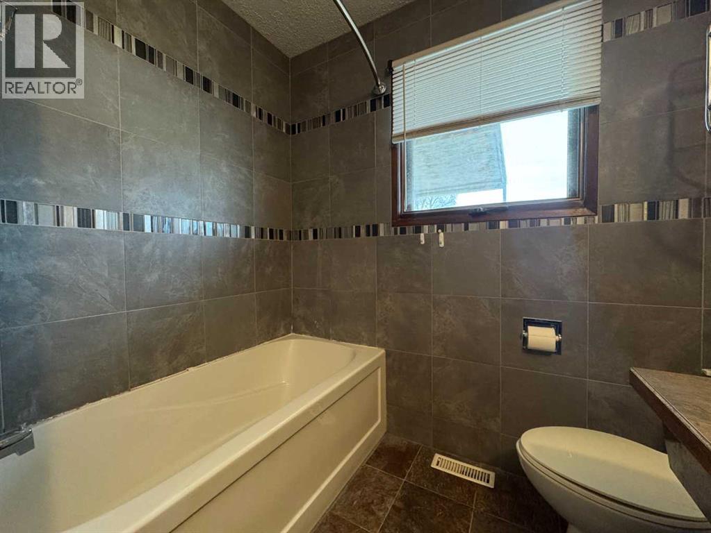 1251 St Catherine Road N, Lethbridge, Alberta  T1H 4E9 - Photo 10 - A2289681