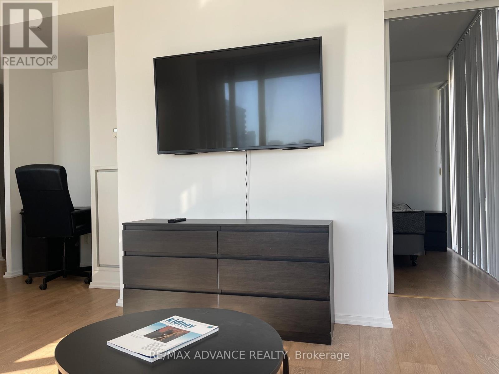 1408 - 75 St Nicholas Street, Toronto, Ontario  M4Y 0A5 - Photo 4 - C12842410