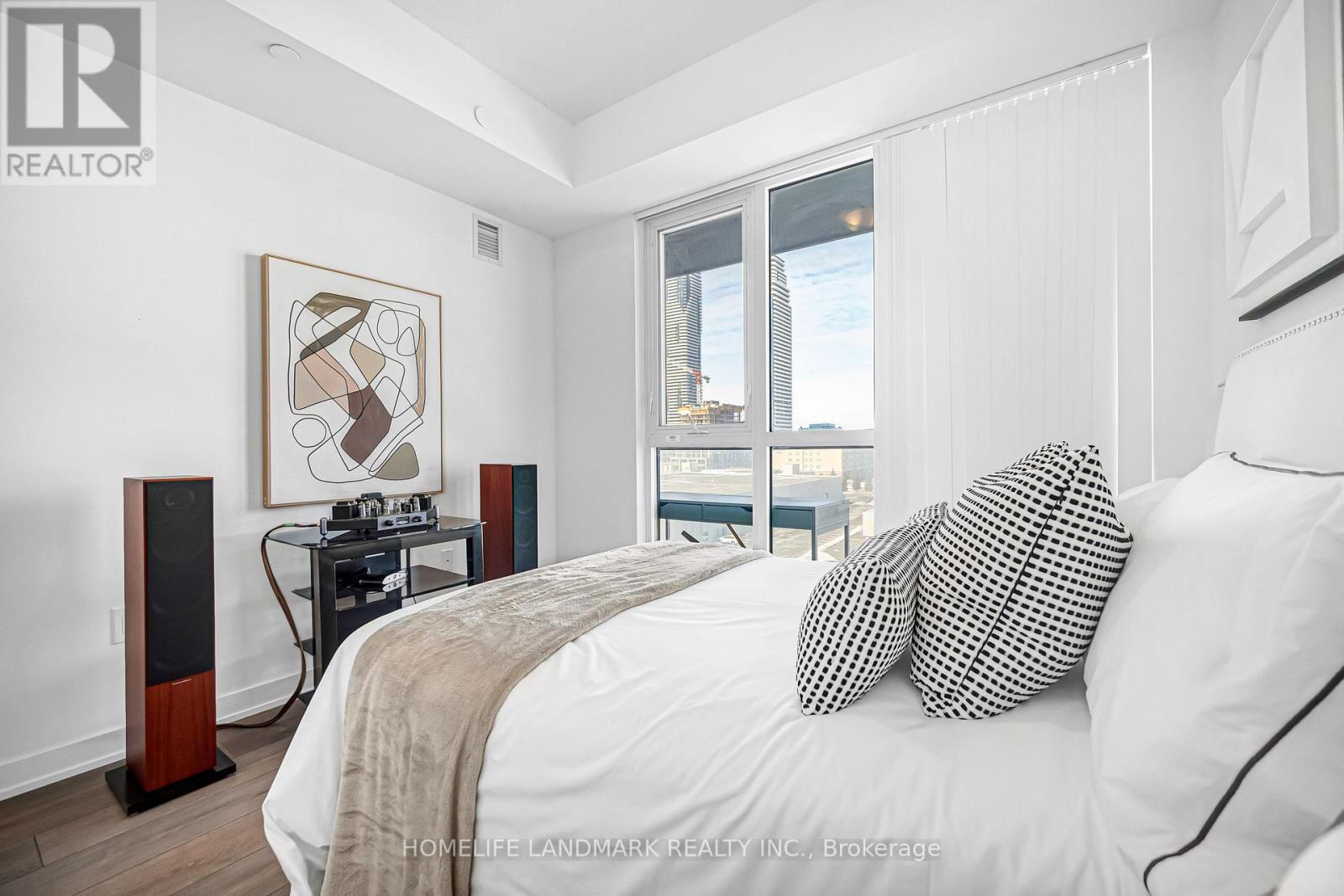 622 - 10 Honeycrisp Crescent, Vaughan, Ontario  L4K 0M7 - Photo 11 - N12842420