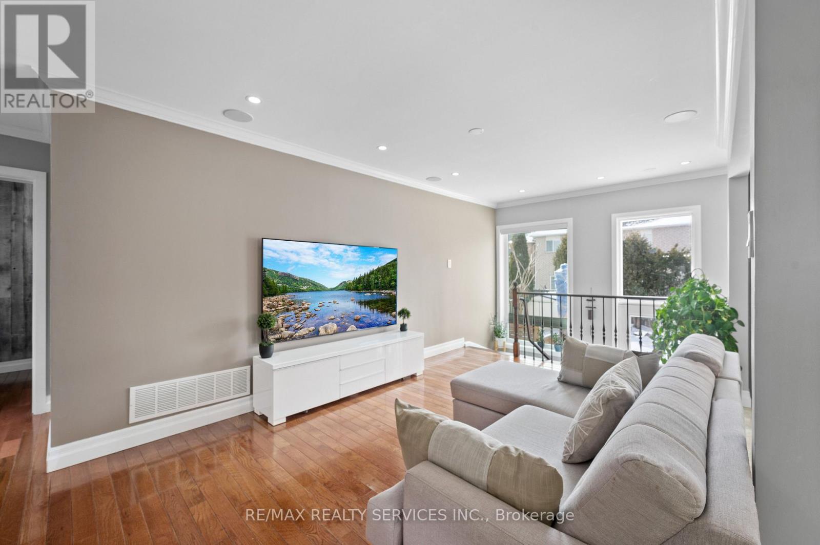 8 Bradwick Court, Caledon, Ontario  L7C 1B6 - Photo 13 - W12842406