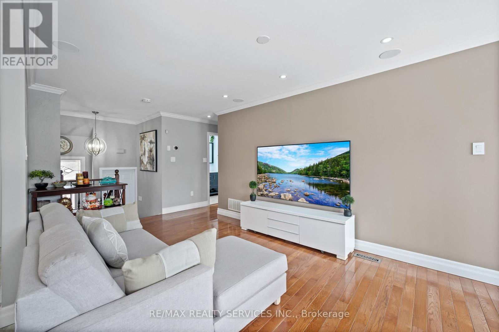 8 Bradwick Court, Caledon, Ontario  L7C 1B6 - Photo 14 - W12842406