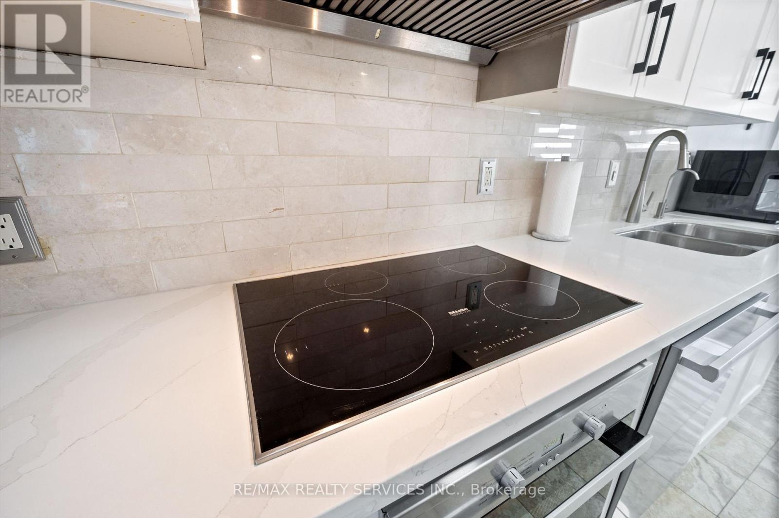 8 Bradwick Court, Caledon, Ontario  L7C 1B6 - Photo 19 - W12842406