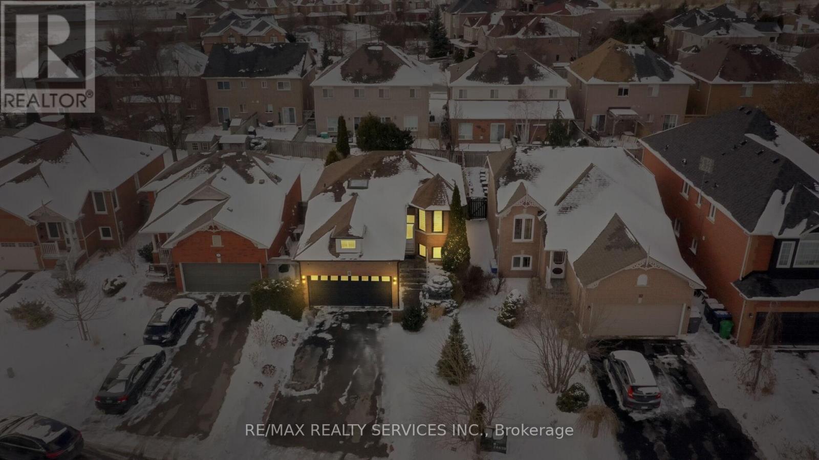 8 Bradwick Court, Caledon, Ontario  L7C 1B6 - Photo 2 - W12842406