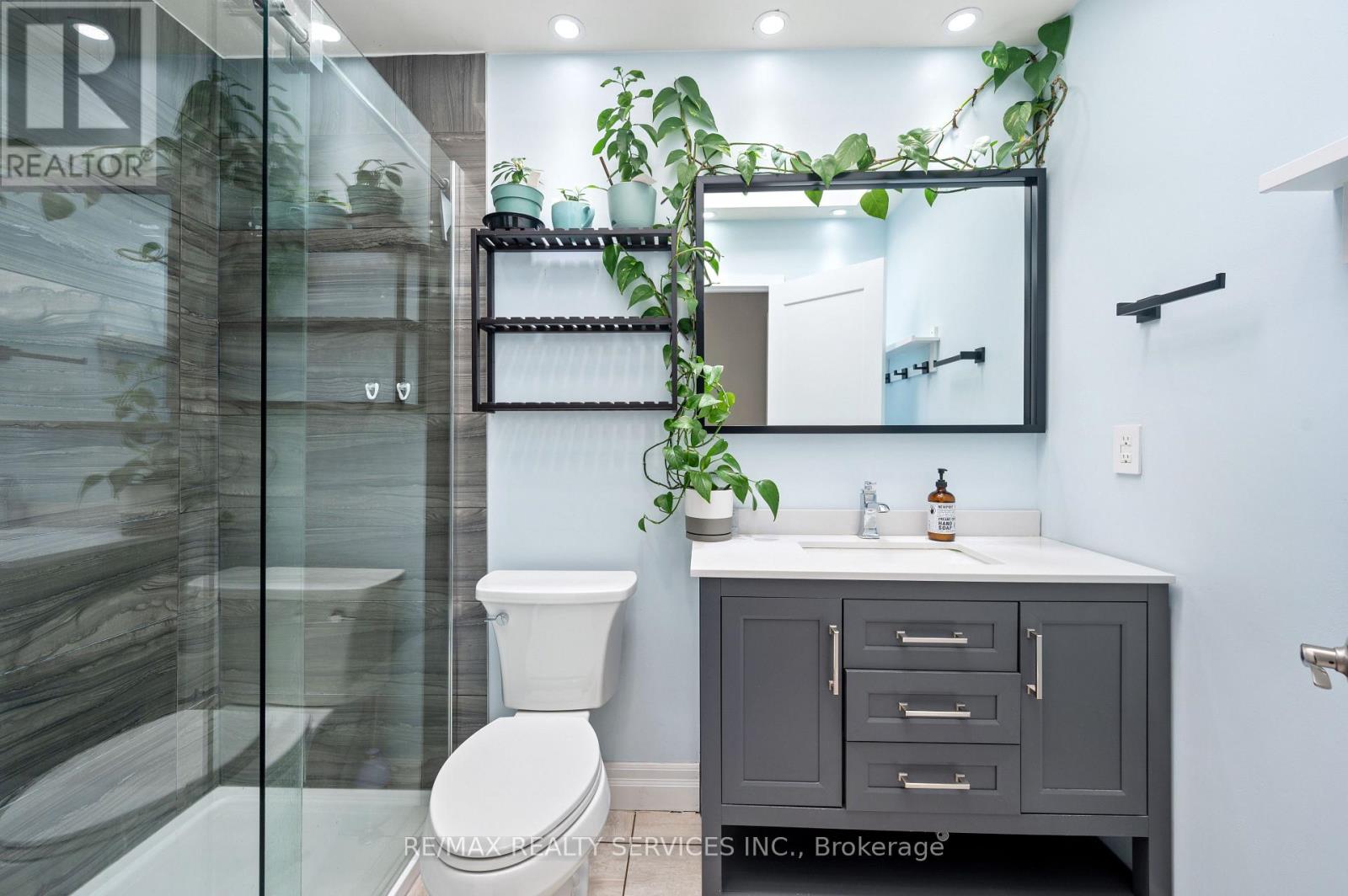 8 Bradwick Court, Caledon, Ontario  L7C 1B6 - Photo 25 - W12842406