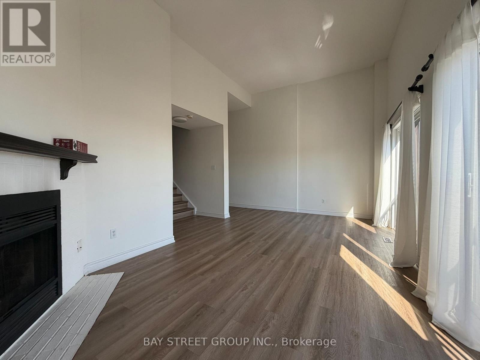 23 - 1100 Queens Avenue, Oakville, Ontario  L6H 2B5 - Photo 17 - W12842428