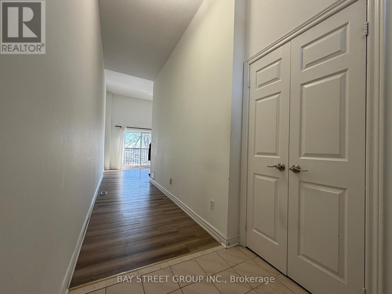 23 - 1100 Queens Avenue, Oakville, Ontario  L6H 2B5 - Photo 18 - W12842428