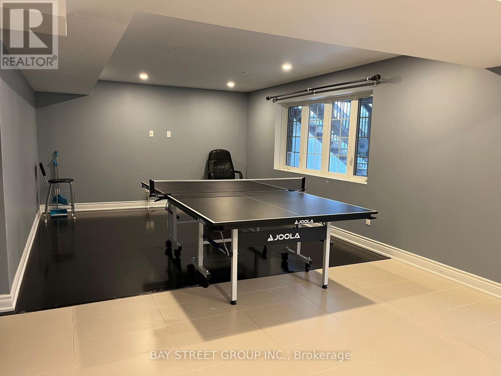 8 Dovetail Drive, Richmond Hill, Ontario  L4E 5B1 - Photo 6 - N12842430