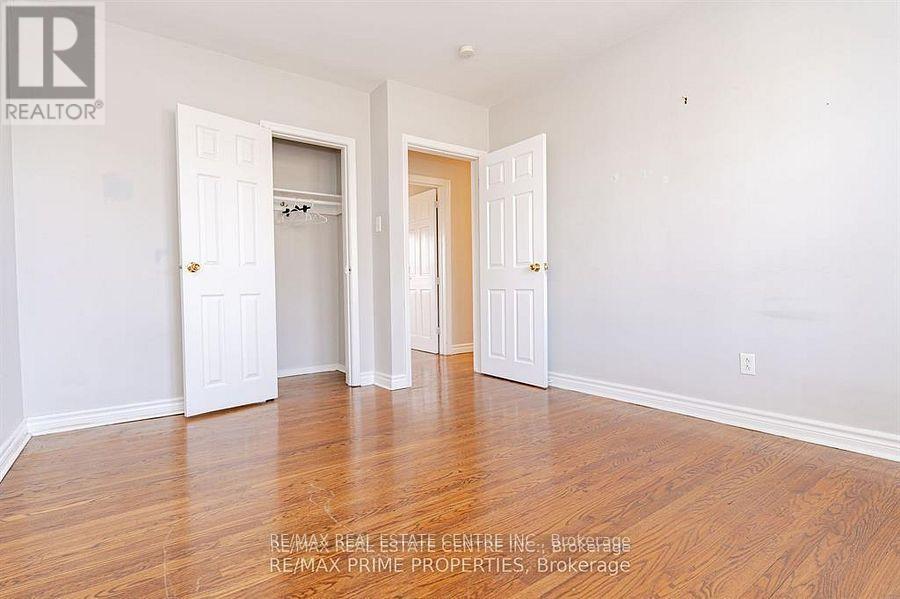 492 Pinegrove Road, Oakville, Ontario L6K 2C3 - Photo 10 - W12842432