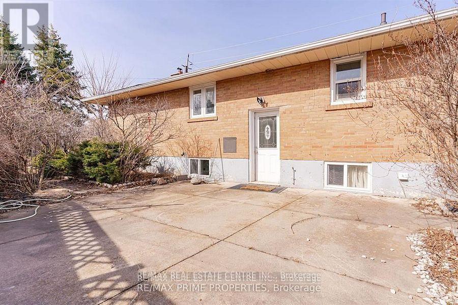 492 Pinegrove Road, Oakville, Ontario L6K 2C3 - Photo 12 - W12842432