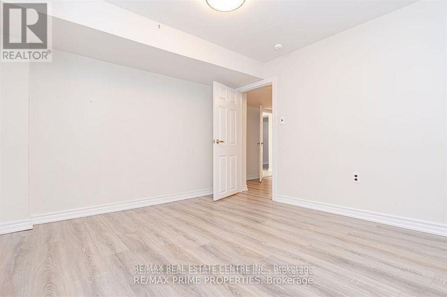 492 Pinegrove Road, Oakville, Ontario L6K 2C3 - Photo 23 - W12842432