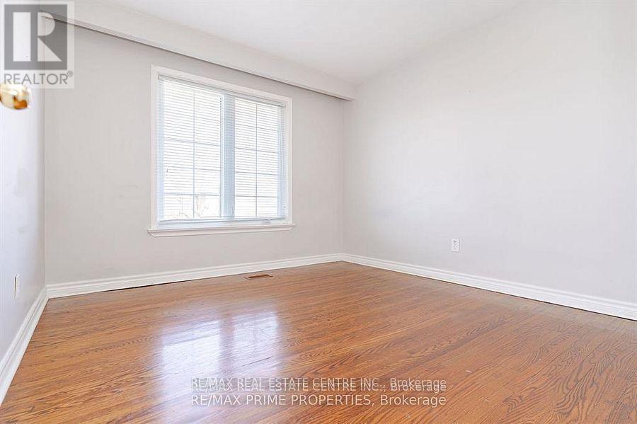 492 Pinegrove Road, Oakville, Ontario L6K 2C3 - Photo 6 - W12842432