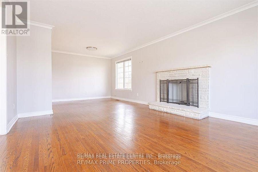 492 Pinegrove Road, Oakville, Ontario L6K 2C3 - Photo 8 - W12842432