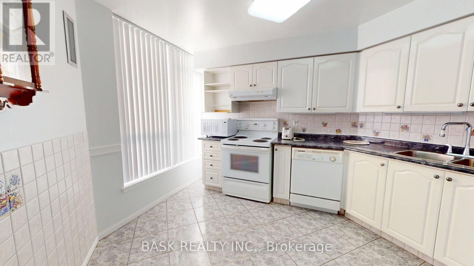 907 - 12 Laurelcrest Street, Brampton, Ontario  L6S 5Y4 - Photo 12 - W12842438