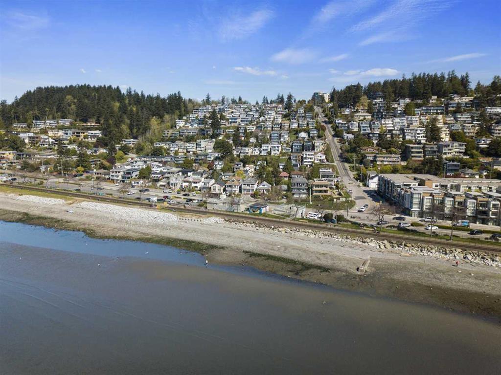 14788 Gordon Avenue, White Rock, British Columbia  V4B 2A7 - Photo 10 - R3095895