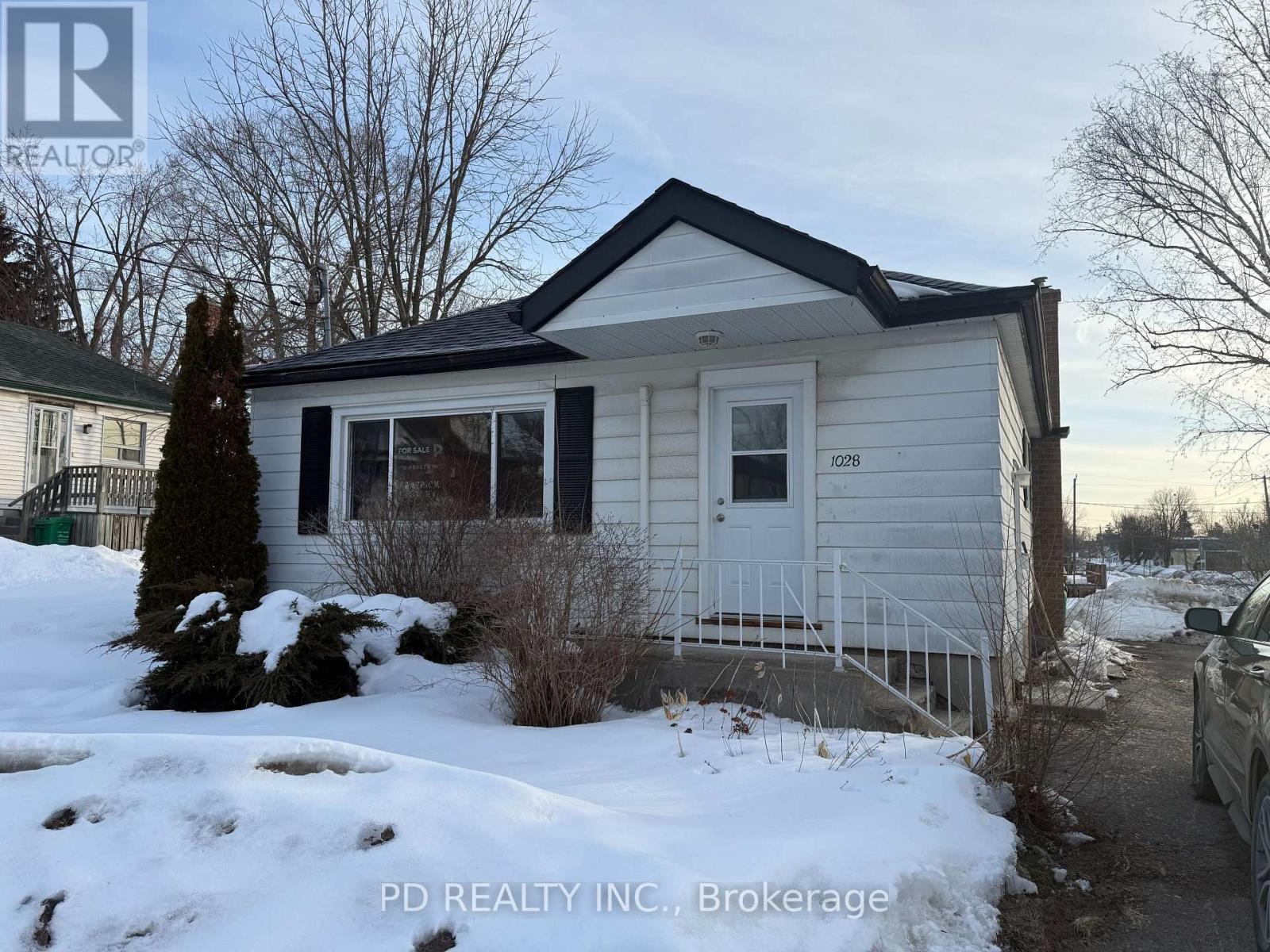 1028 Western Avenue, Peterborough, Ontario  K9J 5W4 - Photo 2 - X12842520