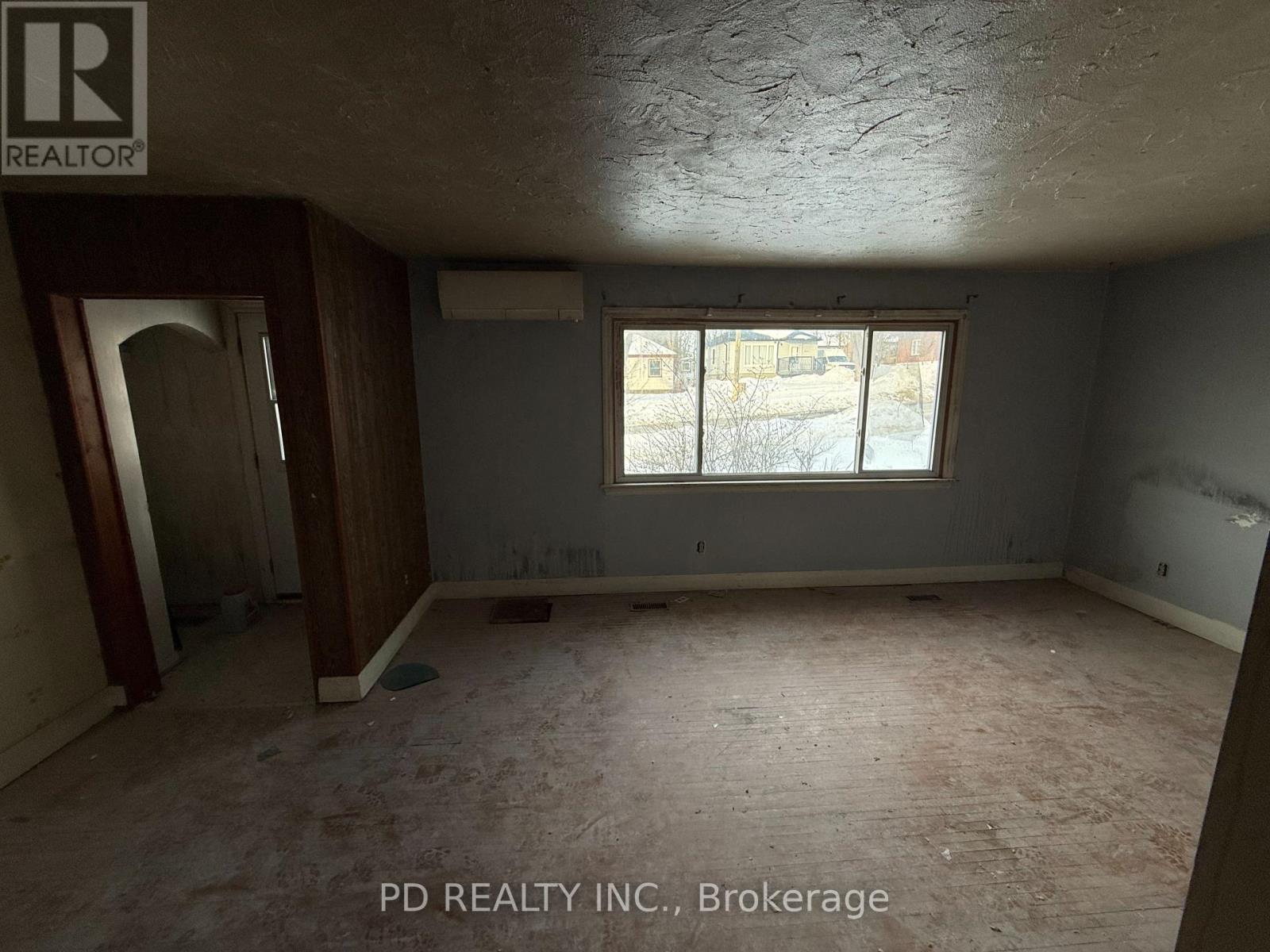 1028 Western Avenue, Peterborough, Ontario  K9J 5W4 - Photo 3 - X12842520