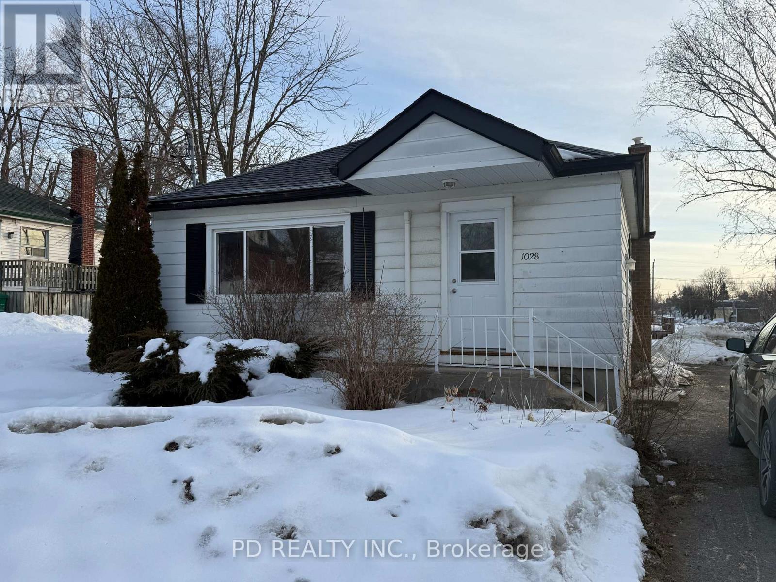 1028 Western Avenue, Peterborough, Ontario  K9J 5W4 - Photo 4 - X12842520