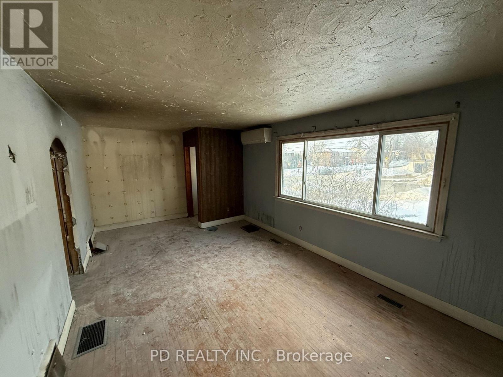 1028 Western Avenue, Peterborough, Ontario  K9J 5W4 - Photo 6 - X12842520