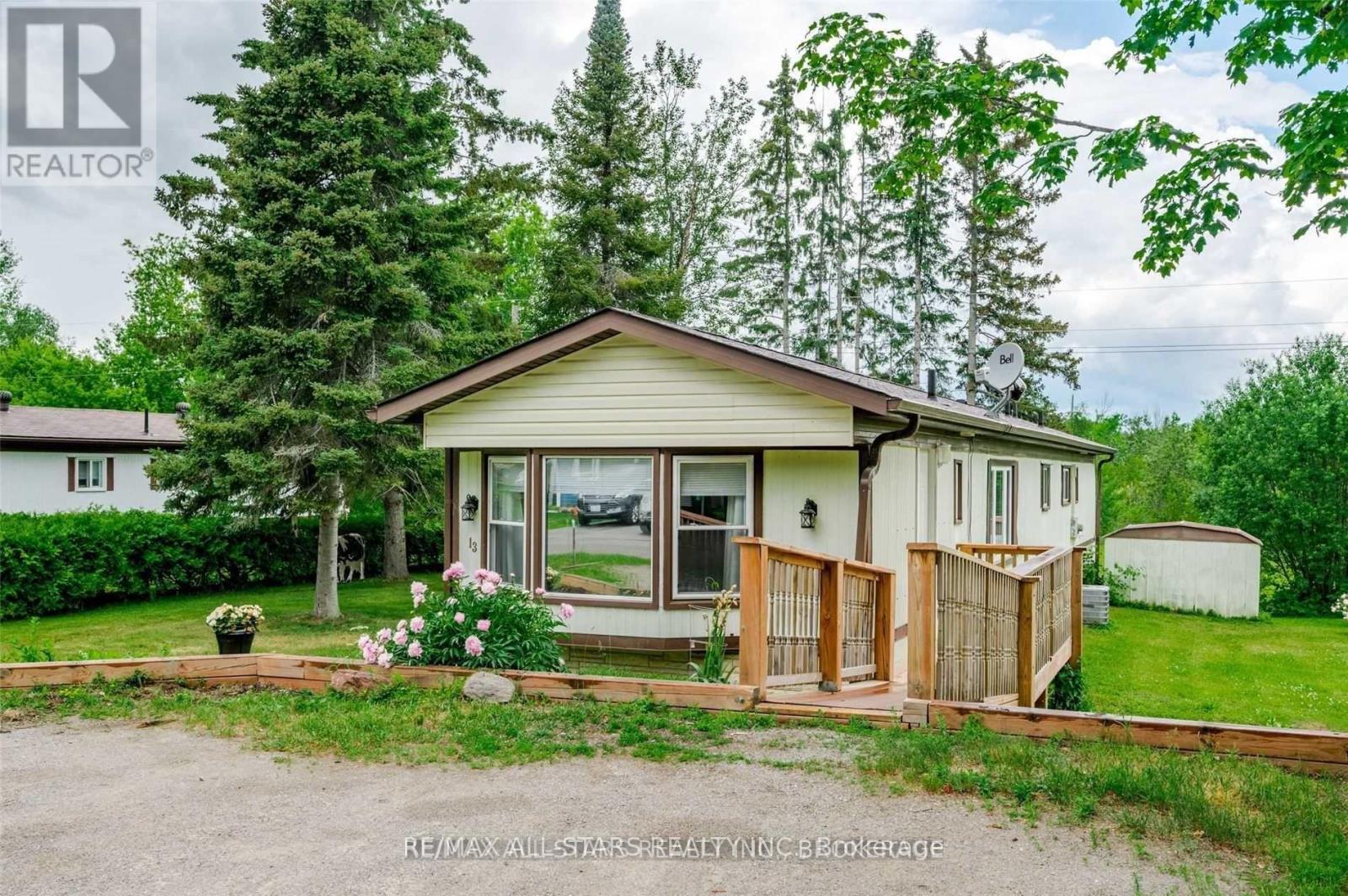 13 Fenelon Way, Kawartha Lakes, Ontario  K9V 0H9 - Photo 4 - X12842546